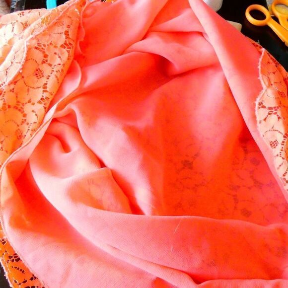 Aritzia Talula Short Sleeve Lace Top - Coral - Size Medium - Excellent Condition - Picture 15 of 16